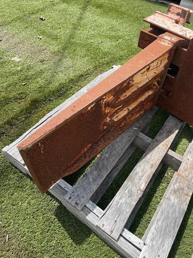 Used NSW USA Bale Clamp Forklift Attachment, Arm H:15” L:32.5” 14”-29” Opening Range