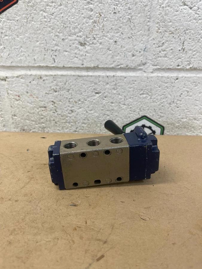 Used Schrader Automation 52083-1000 Directional Control Valve