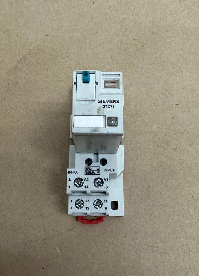 Used Siemens 3TX71 Relay w/ 3TX7144-4E6 Base
