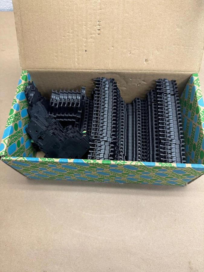 Phoenix Contact 4-L/HESILA 250 Terminal Block Feedthrough, QTY 64 *NEW*