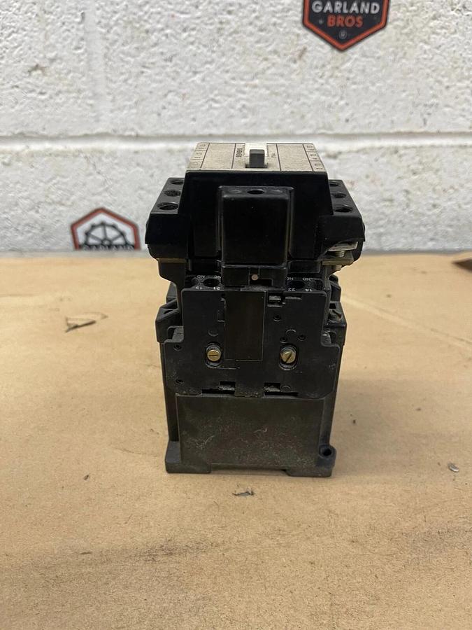 Used Siemens 3TB44 17-0B Circuit Breaker, Contactor, 600 VAC