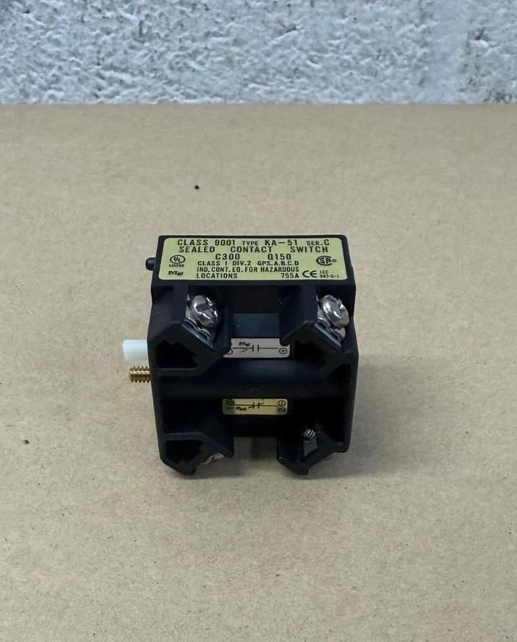 Used Square D 9001KA51 Sealed Contact Switch