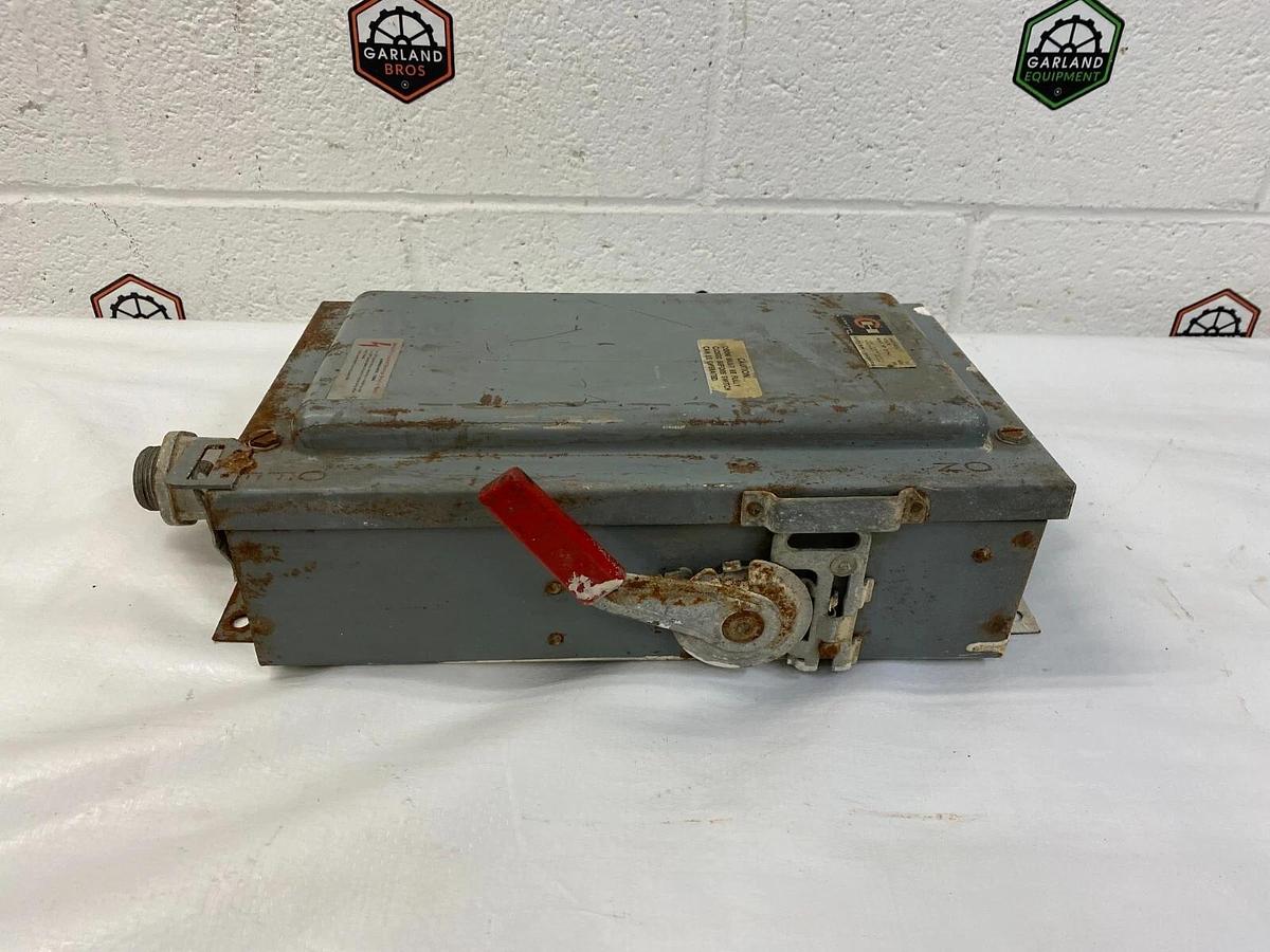 Used Cutler-Hammer 4105H2311H Heavy Duty Safety Switch 30 AMP 600 V 3 Pole