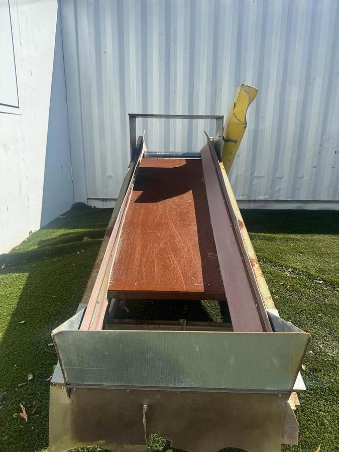 Used Conveyor Belt W:24” L:8’ Inclined Conveyor w/ Magnetic Takeup Pulley