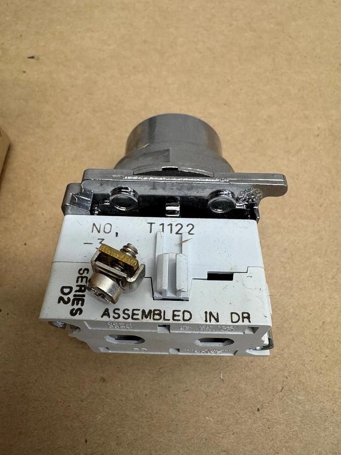Used Eaton 10250T23B Push Button (Black) *NEW*