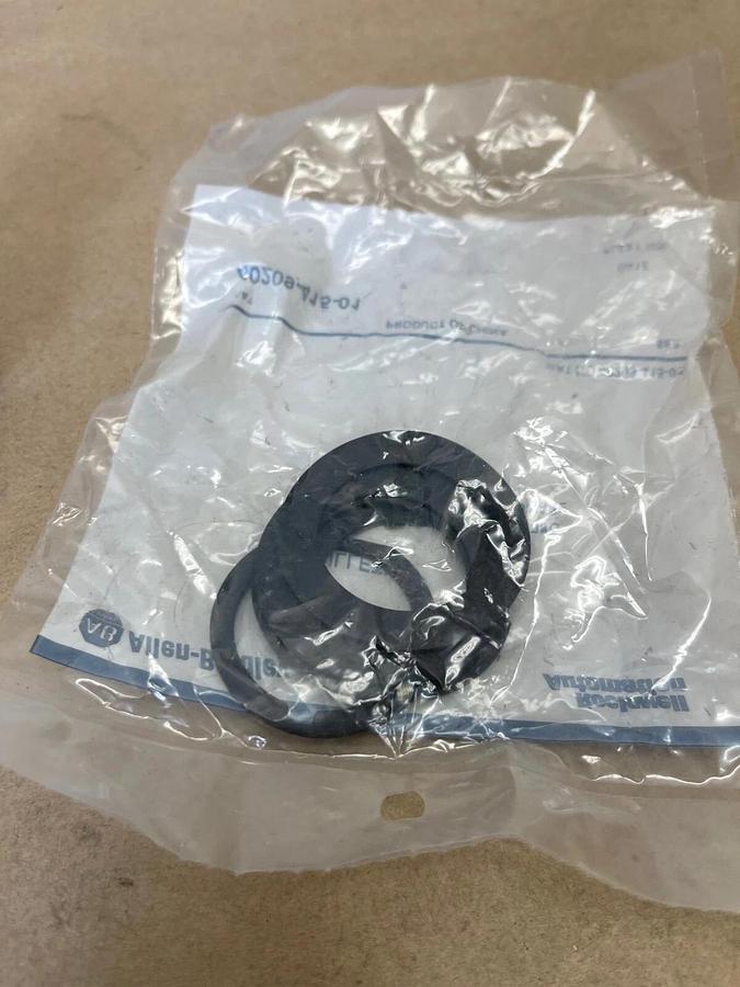 Allen-Bradley 800H-HRN2, 30mm Selector Switch, Series F