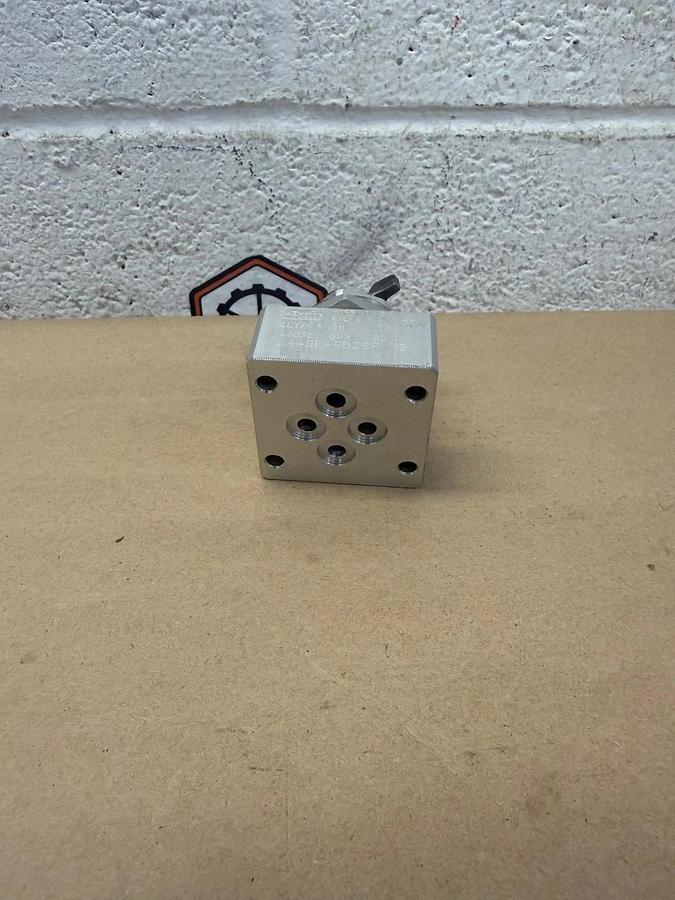 Used Parker 8443E-6D28P Mini Low Torque Valve