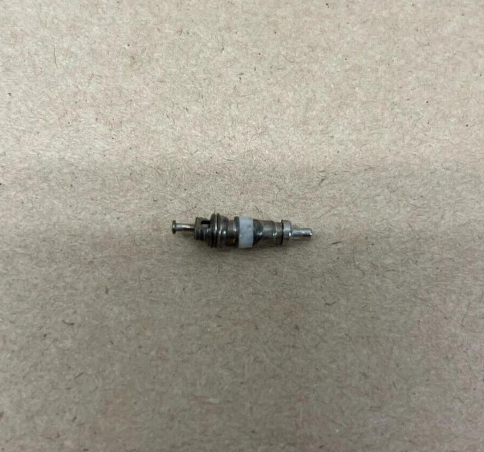 Used Eaton 996-630-364 “5 Valve Cores Pack of 25