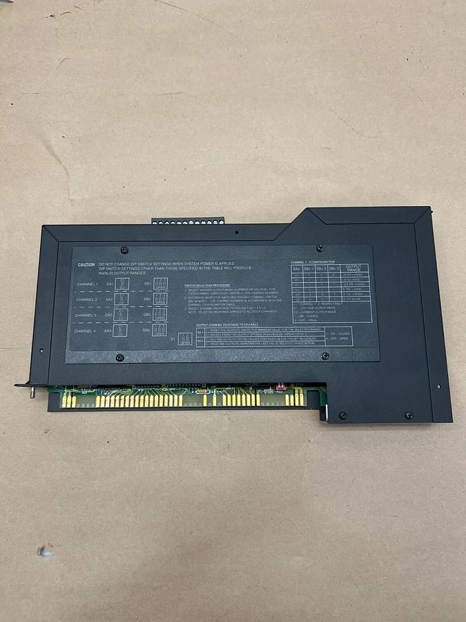 Used Square D ROM122 Series A4 SY/MAX Analog Output Module