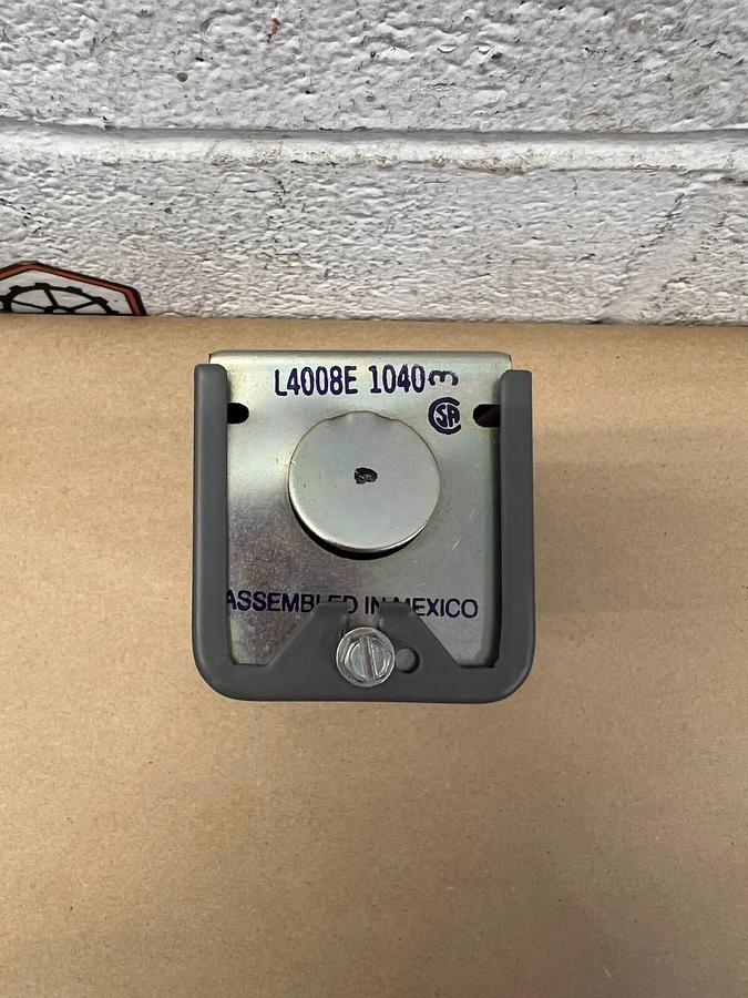 Used Honeywell L4008E1040 High Temp Limit Switch