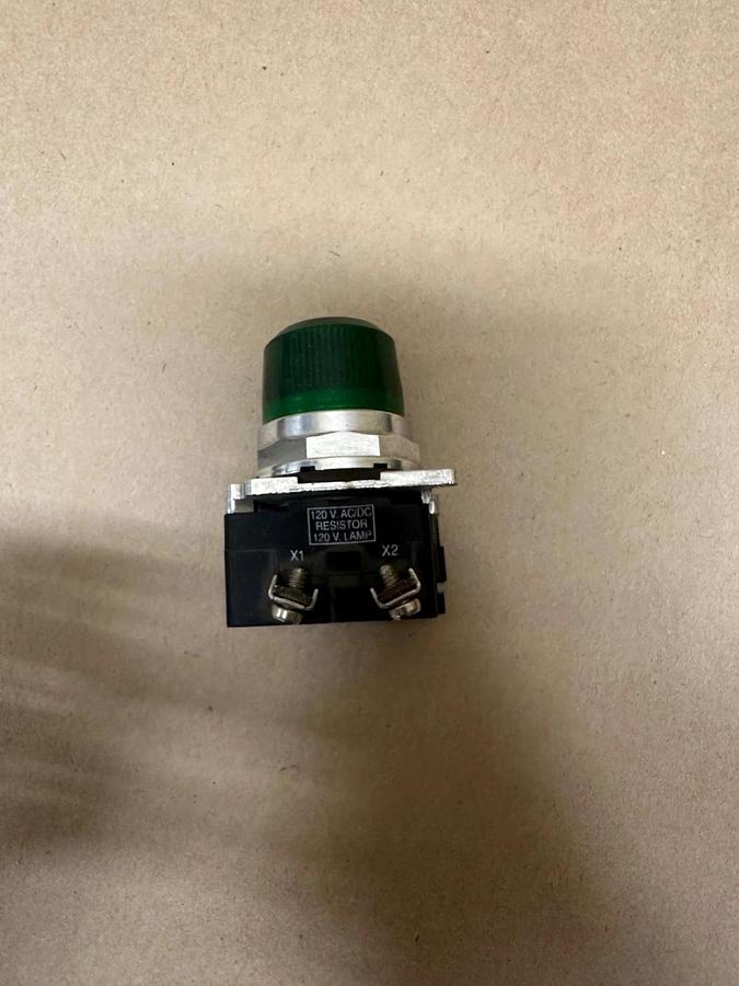 Used Cutler Hammer 10250T/91000T Pilot Light, Green