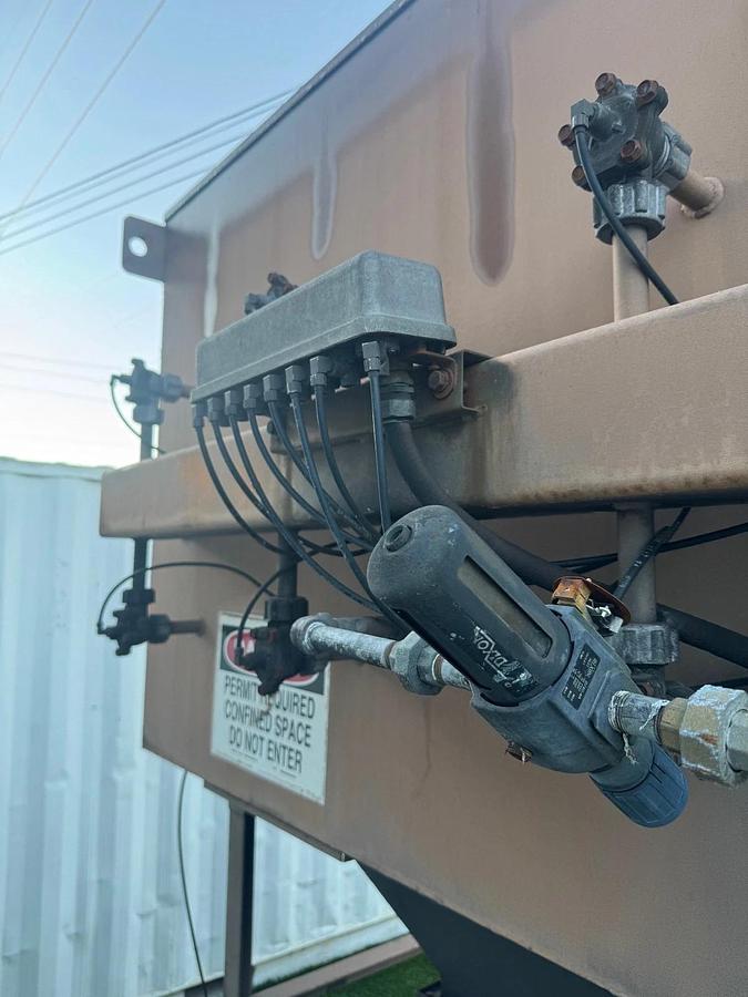 Used United Air Specialist FJL8-0B 8-Cartridge Dust Collector