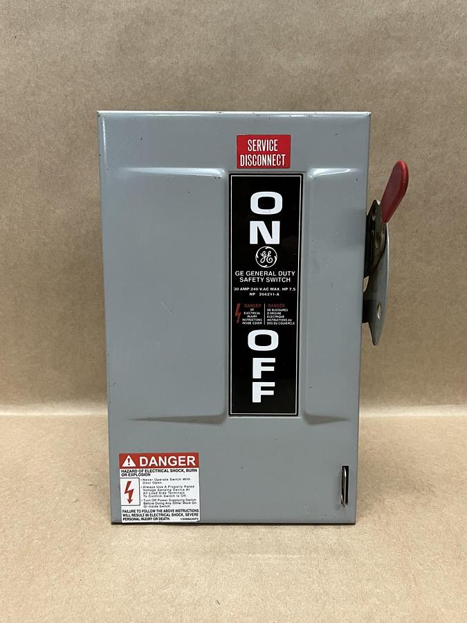 Used General Electric TGN3321 Model 8, 30A, 240VAC/250VDC Enclosed Safety Switch