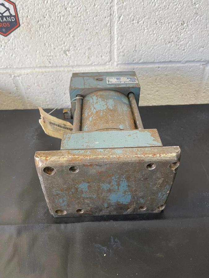 Used Parker-Hannifin CH-2A 14C Pneumatic Cylinder Bore 4 Str 3 Norm WP. 250 K30354-F