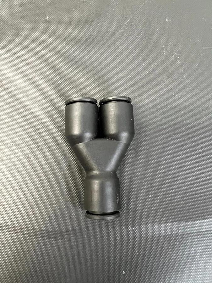 Used Legris Push-to-Connect Tube to Tube Fitting “y” Union 3/8” - Lot of 4