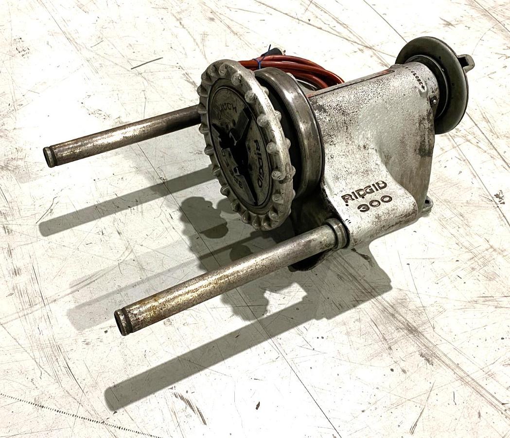 Used Ridgid Exposed Rachet Threader Set 17 Pieces, Ratchet Threader & Strap Wrench