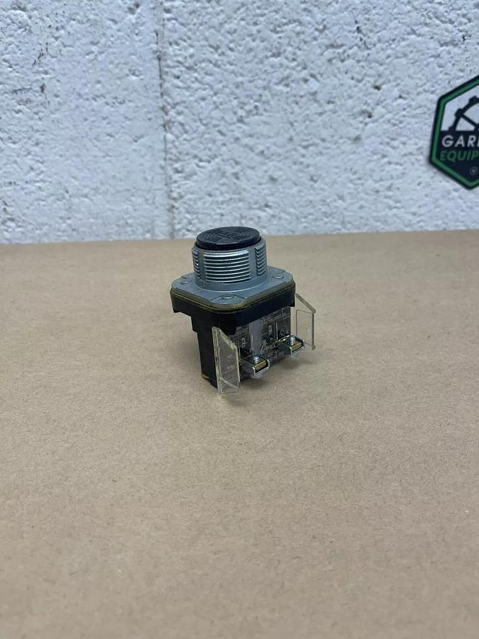Used Allen-Bradley 800T-A2D1 Push Button, Series C, Black