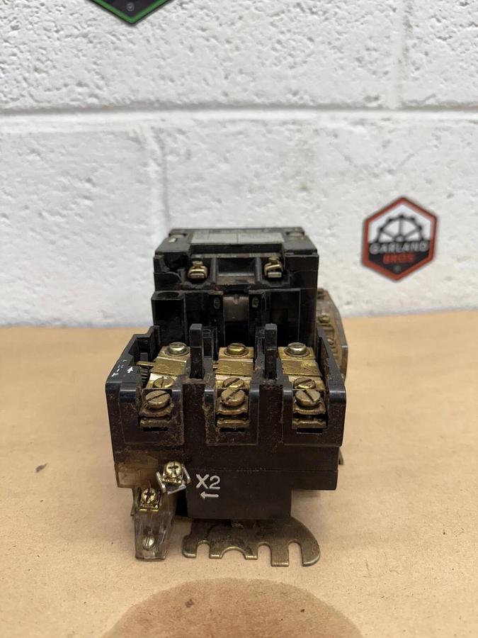 Used Square D 8536 SB0 2 Starter, Series A, NEMA Size 0, Form S