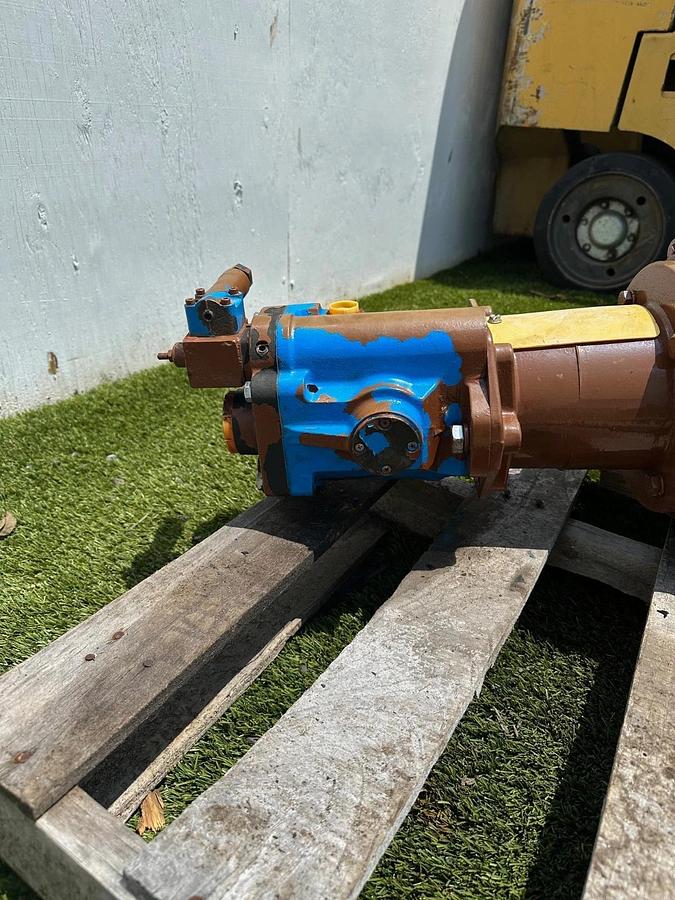 Used Vickers Hydraulic Pump 1117 w/ Crown Triton HKS215PR235R, 10Hp, 1760RPM Motor