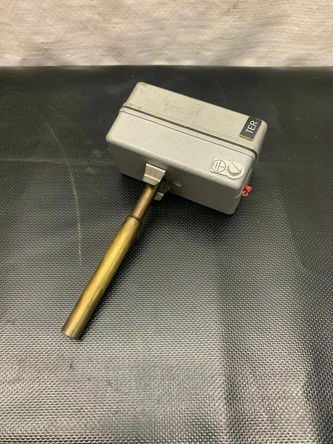 Used Burkert TYP-081-V0012P-0-S1/2-L0-000 Thermostat 090216U 5 Amp 380 Volts