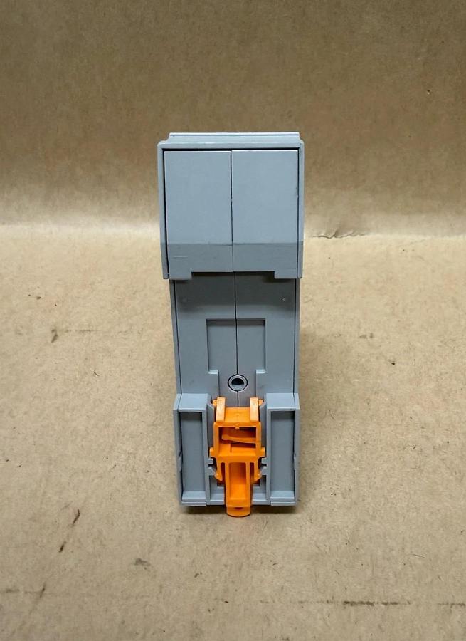 Used Phoenix Contact 2903666 Single Relay w/ RIF-2-BPT/ 4x21 Relay Base