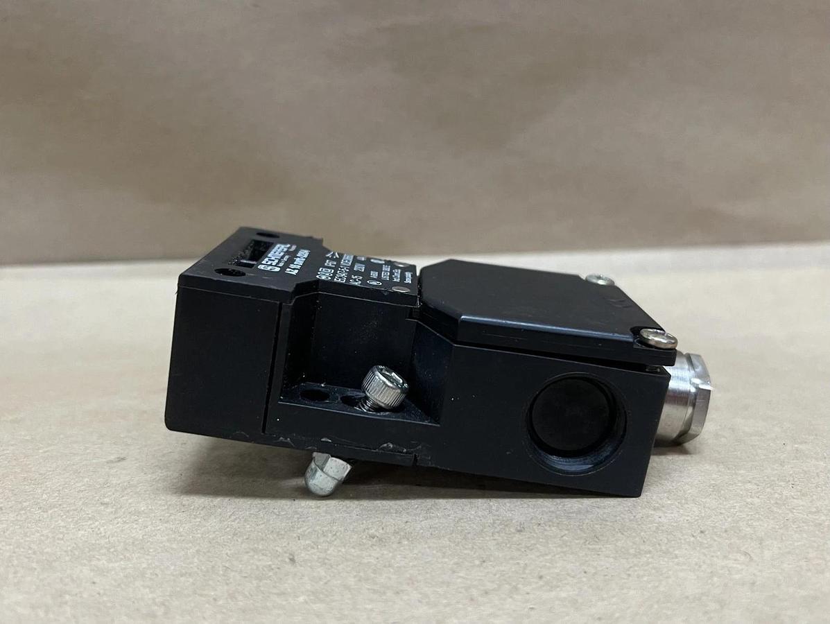Used Schmersal AZ 16zvrk-2254 Safety Switch