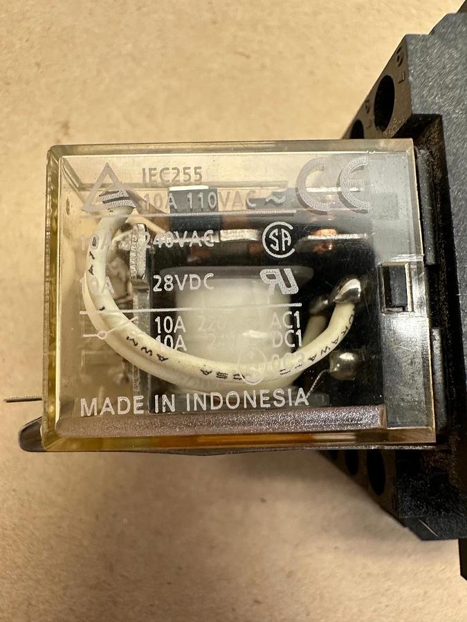 Used OMRON LY4,17Z4H Relay with Base, 120VAC