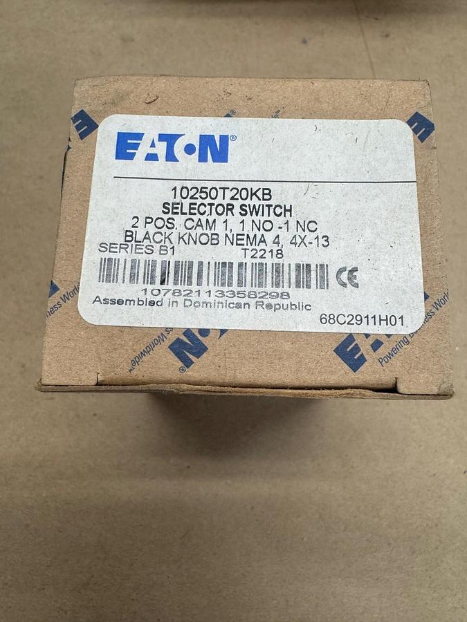 Used Eaton 10250T20KB 2-Position (Black) Selector Switch *NEW*