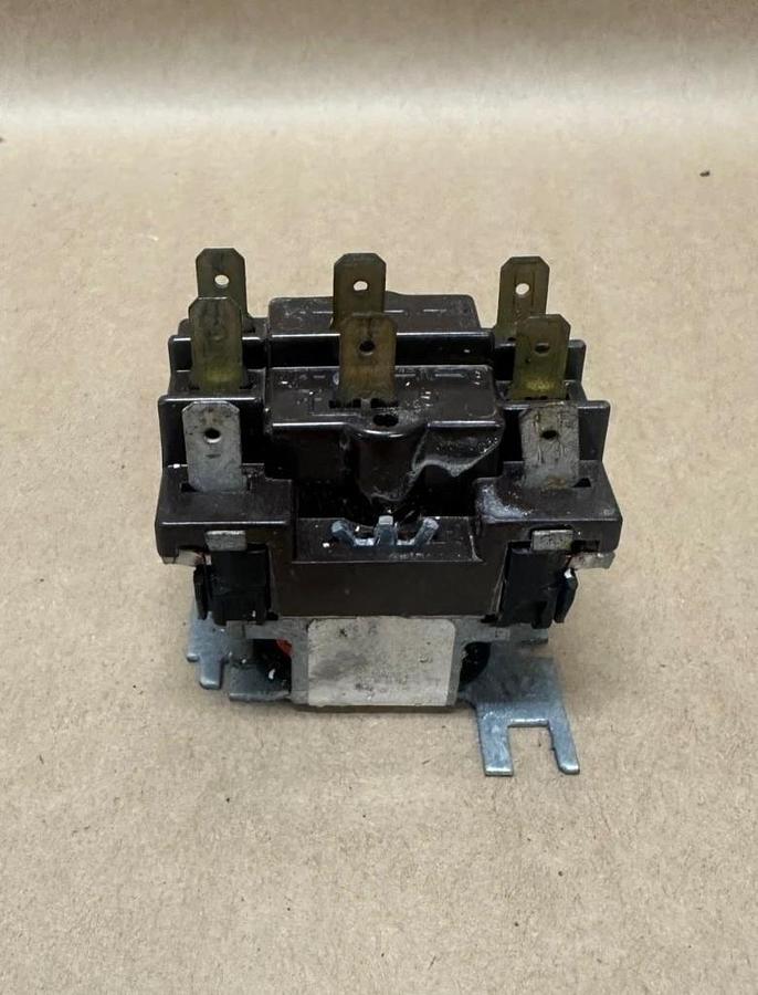 Used ESSEX REV B-3 Relay