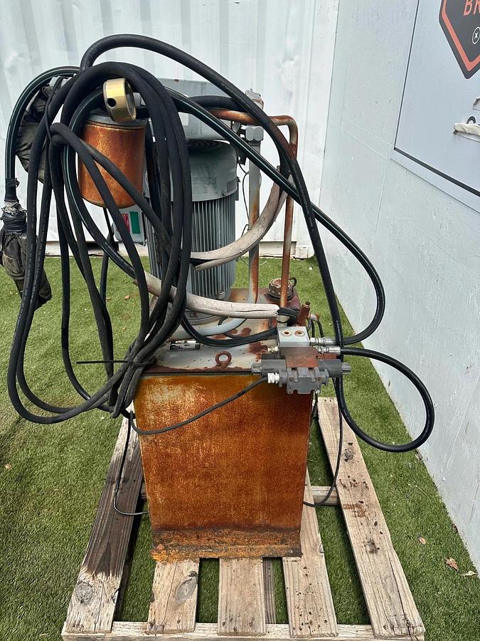 Used Parker H49, 4PS3PB2V/13 9.4Gpm Flow w/ 40G Tank, Marathon 15Hp Motor @ 1759Rpm