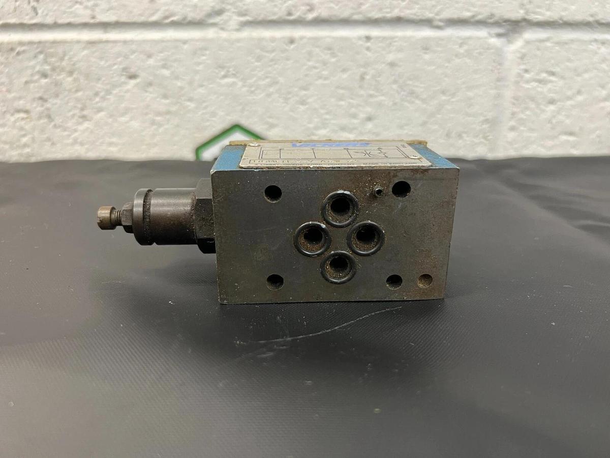 Used Vickers DGMFN 3Y A2W21 Flow Control Valve
