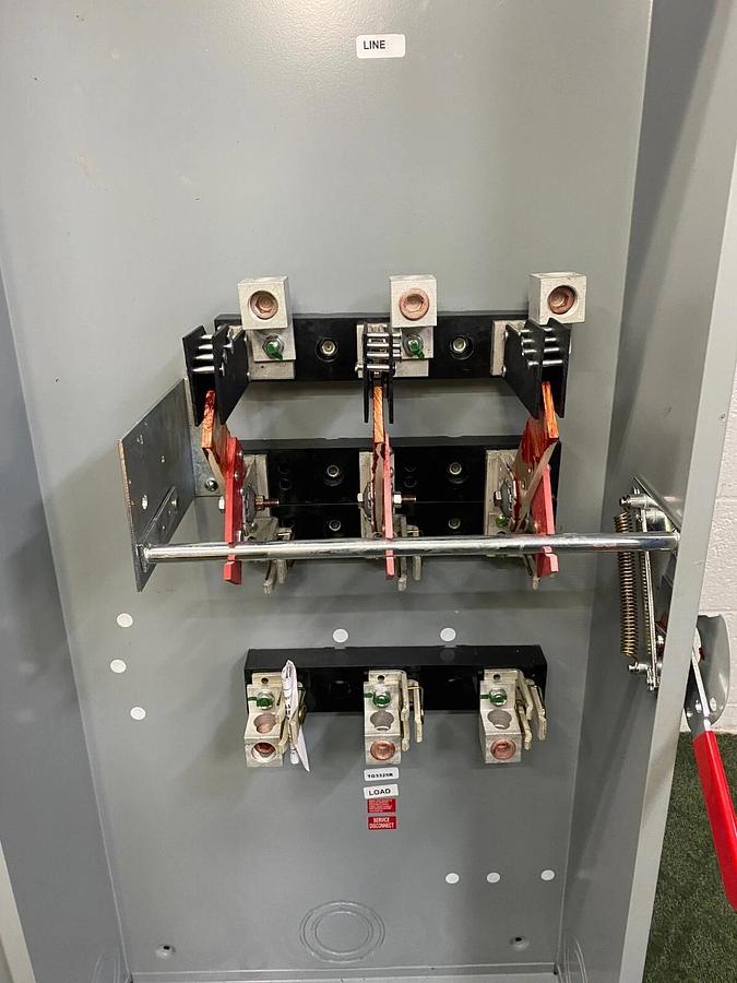 General Electric TG3325R General Duty Safety Switch Model 8, 400A, Max Volt 240