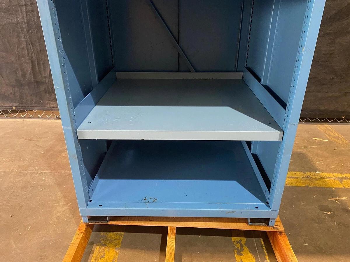 Used Stanley Vidmar Ind Tool Cabinet/Parts Storage w Shelves W:30" H:44.25" D:27.75"