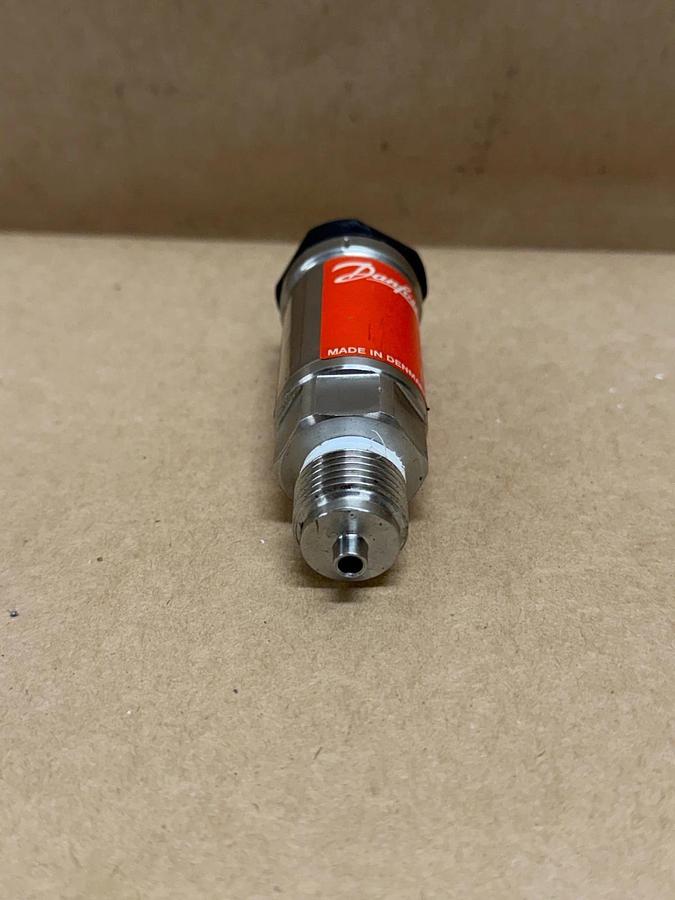 Used Danfoss MBS 33-1621-1AB08 Pressure Transmitter