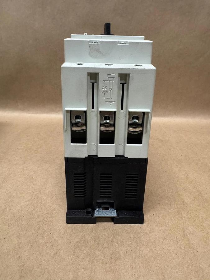 Used Siemens 3RV1042-4JB10 3-Pole Circuit Breaker