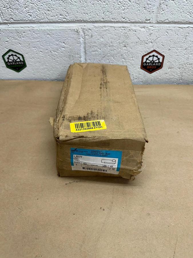 Used Cooper Crouse Hinds LR777 Conduit, 2-1/2 Inch *NEW SEALED PACKAGING*