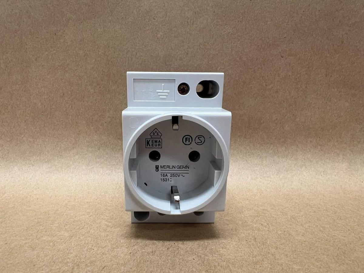 Used MURR Electronics 67 900 Power Socket