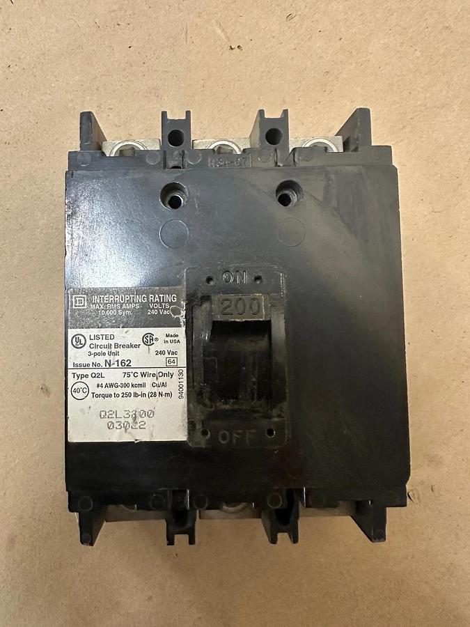 Used Square D Q2L3200 200A 3 Pole Circuit Breaker