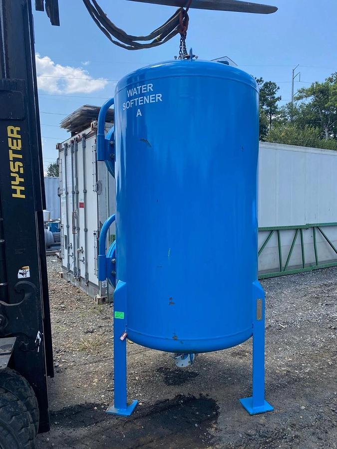 Used Quick Tanks Inc 560 Gallon Vertical Cylinder Liquid Storage Tank, 48”x72”