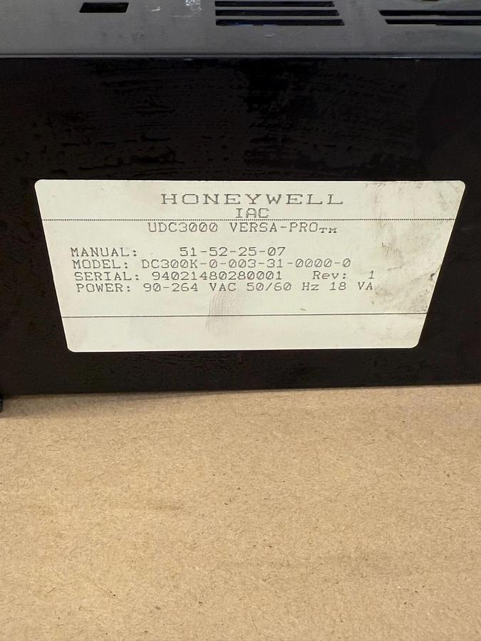 Used Honeywell DC300K-0-003-31-0000-0 Temperature Controller, 90-264VAC, 50/60Hz 18VA