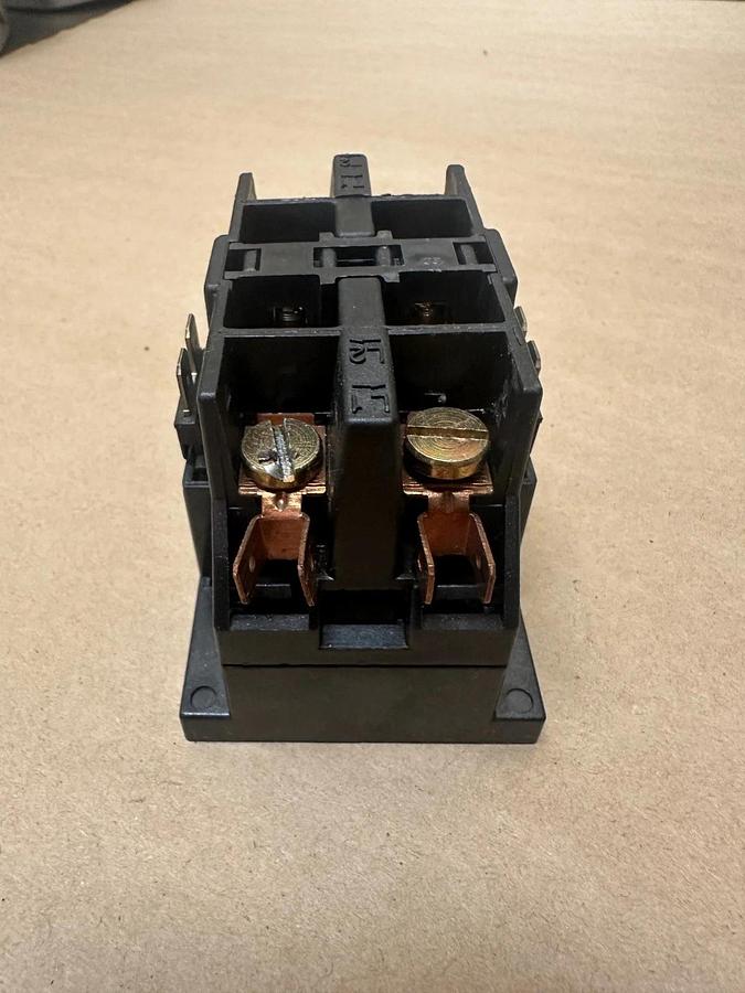 Used Square D 8910 DP22 V09 Contactor