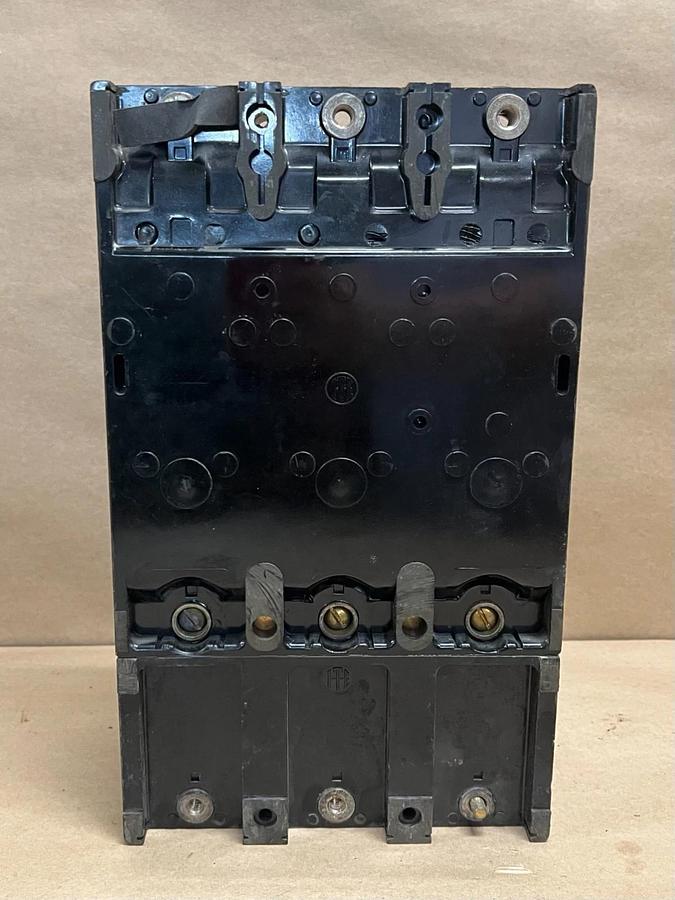 Used ITE CJ3B200 200A, 3-Pole, 600V Cordon Integrally Fused Circuit Breaker