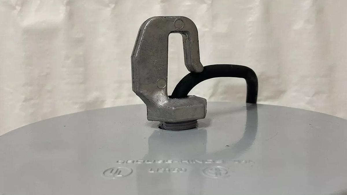 Used Crouse-Hinds VMVS400/MT GM Champ Lighting Fixture, Lighting Enclosure & Gasket