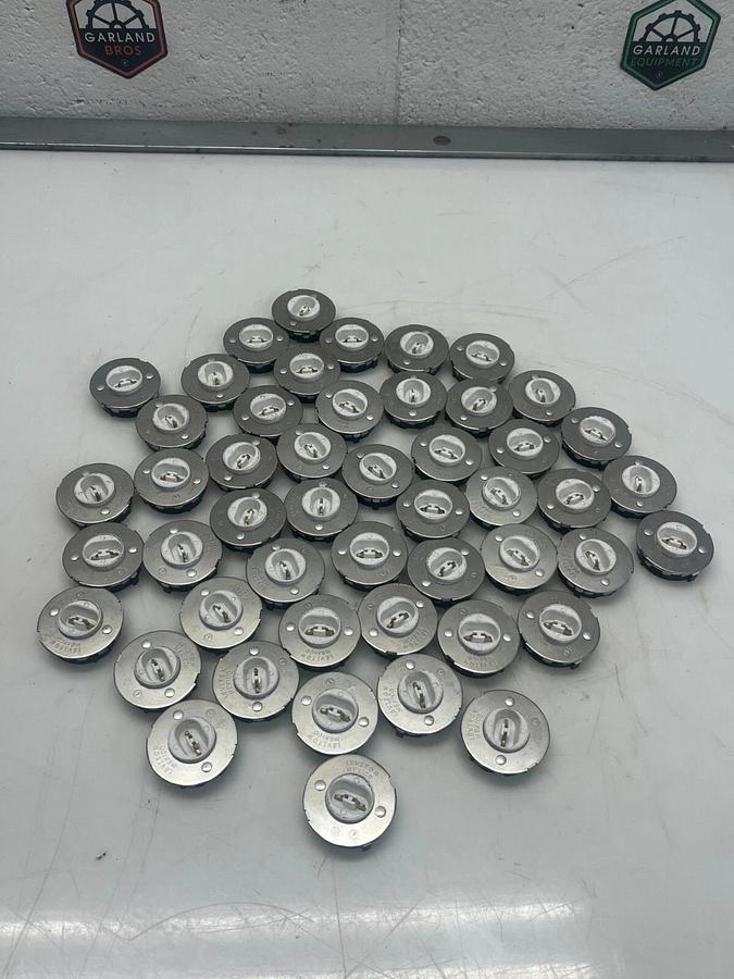 Used Leviton 524 Lamp Holder (49 Pcs)