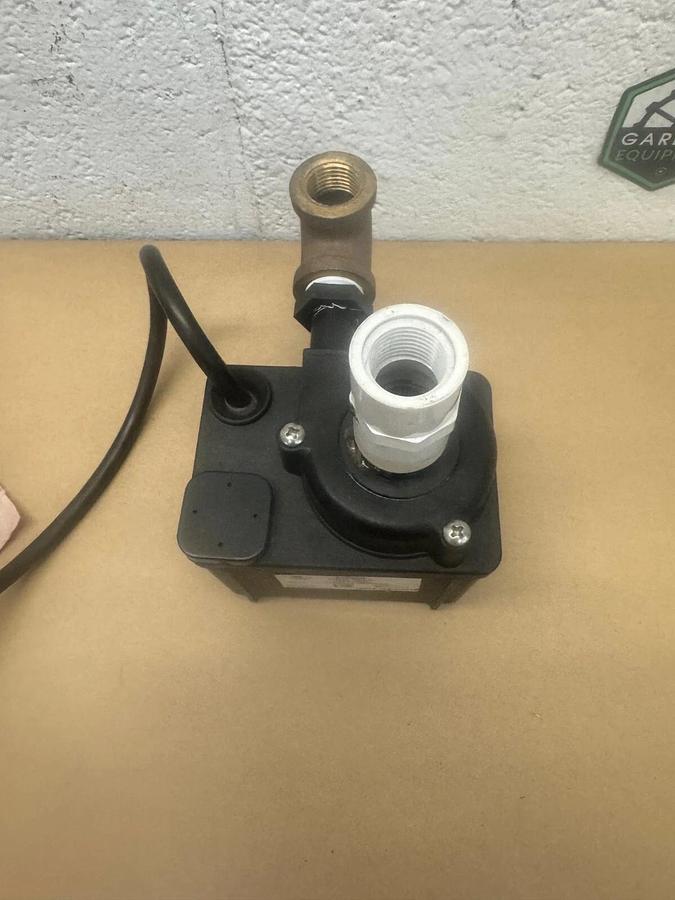 Used Little Giant PE-2.5F/ 518600 Submersible Direct Drive Pump 115V, 60Hz, 1.4A, 1Ph