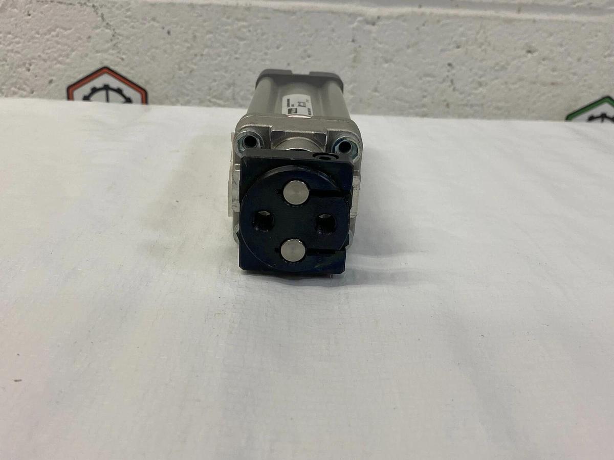 Used Parker A55L0050/000AAAA0000A0000 Pneumatic Cylinder Pmax 10BAR/145 PSI D7/12