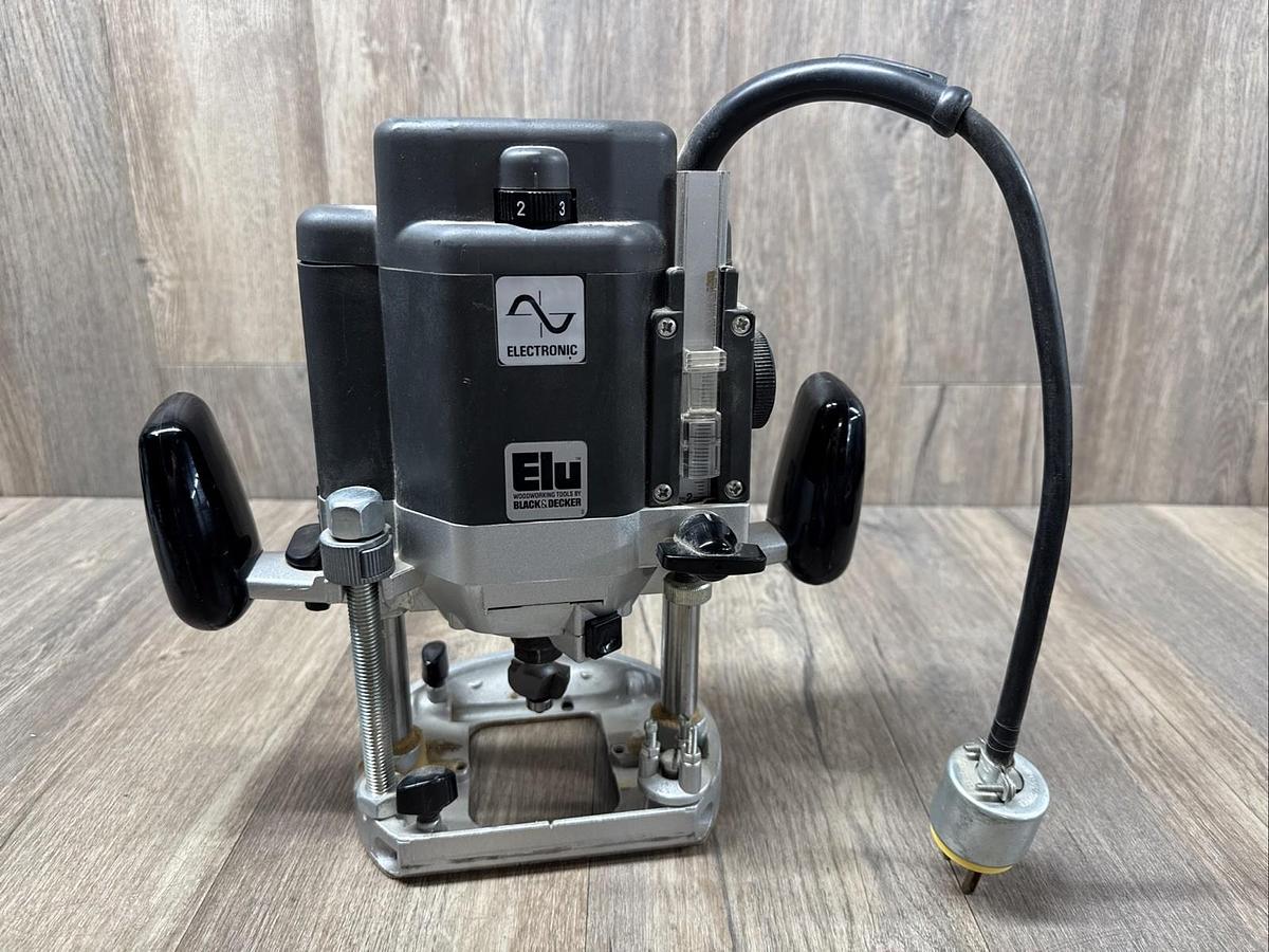 Used Black & Decker 7615-1 Medallion Plunge Router 1-1/2HP Type 1, 9.0A 25000RPM 120V
