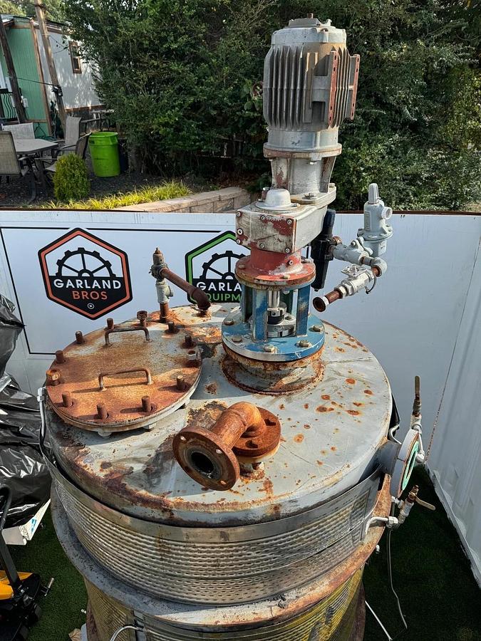 Used 400 Gal Pressure Vessel Mixing Tank, Baldor 3HP Motor Jacketed w Heet Sheets
