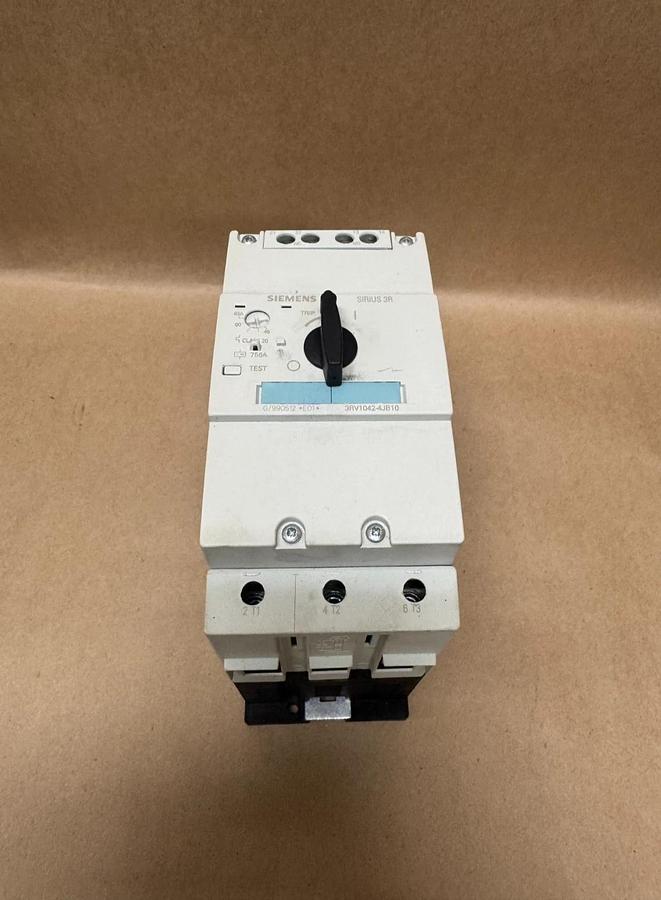 Used Siemens 3RV1042-4JB10 3-Pole Circuit Breaker