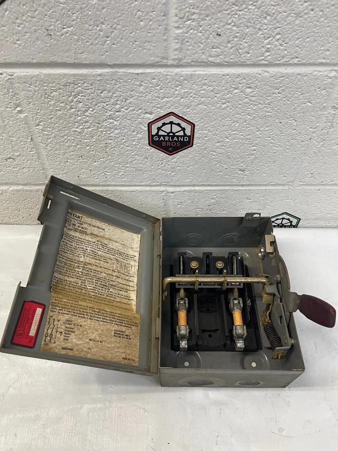 Used Westinghouse HFN221 Heavy Duty Safety Switch 30A 240VAC Type 1 Enclosure